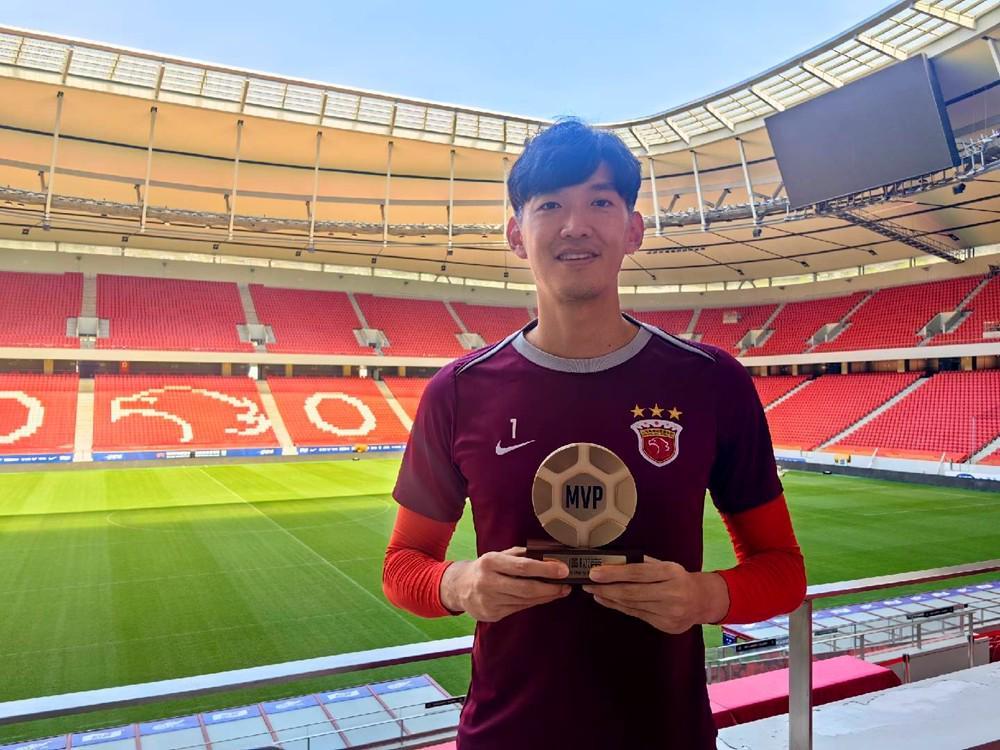 懂球帝中超MVP丨颜骏凌:范德萨34岁去曼联,我也想在34岁再成功