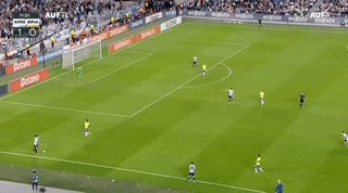 1743032951763030950.gif 九游娱乐互动中心-阿根廷连倒33脚破门,巴西崩溃源自前锋集体不防守