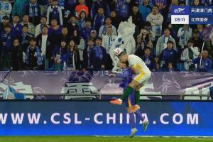 斯帕吉奇送上救护车后已经苏醒,目前正在医院接受进一步检查