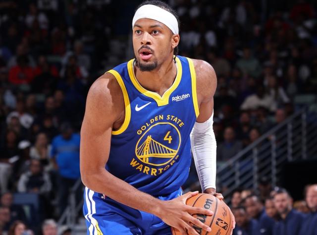 1729477822794002954.png 九游娱乐中国官网-21届第五位提前续约首轮秀 穆迪中产年薪落袋为安